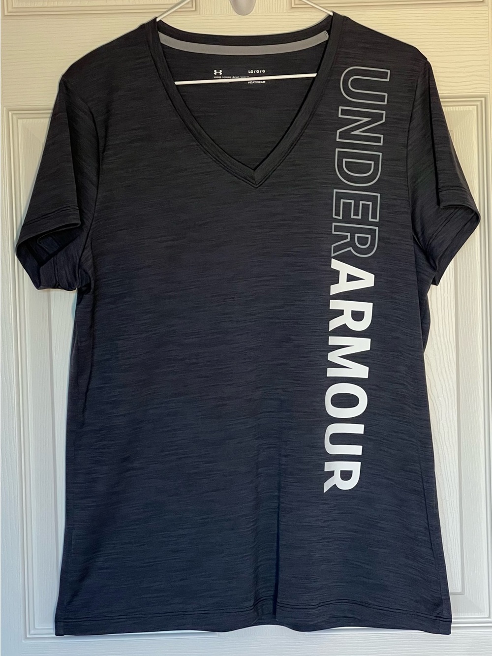 Under Armour Heatgear Gray V-neck Shortsleeved Tee Shirt Women’s Sz L Relax Cut